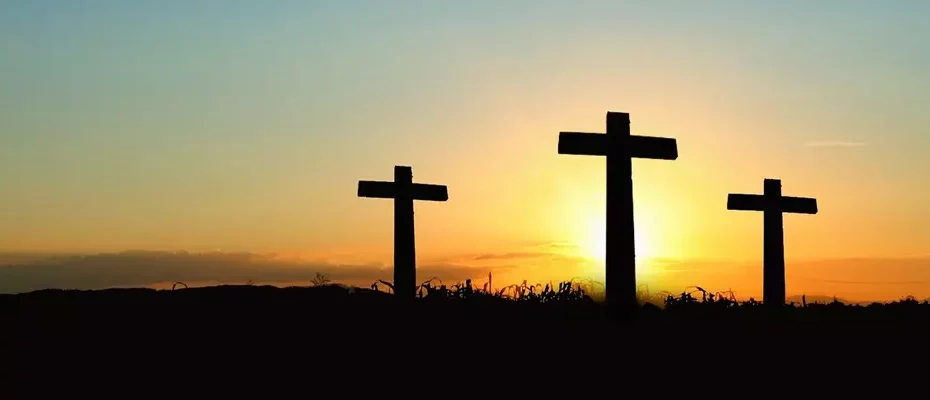 drei Kreuze im Sonnenuntergang, Ostern