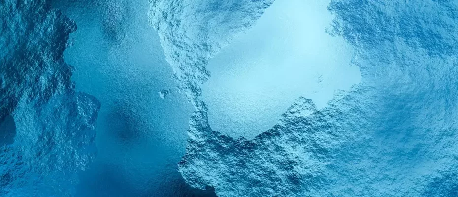 Dünnes Eis von unten gesehen, Unterwasseraufnahme