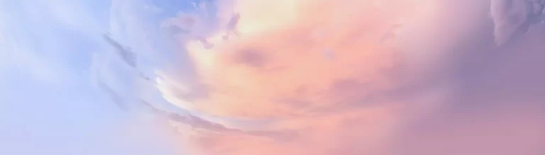 rosa Wolken von der Sonne angeleuchtet